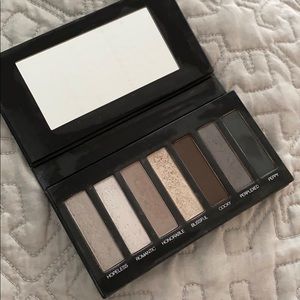 Younique eyeshadow palette